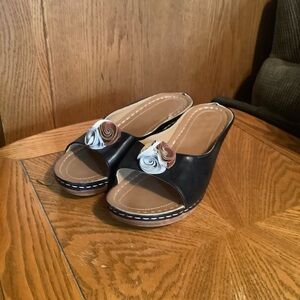 Black & Brown Women's Slide Sandals